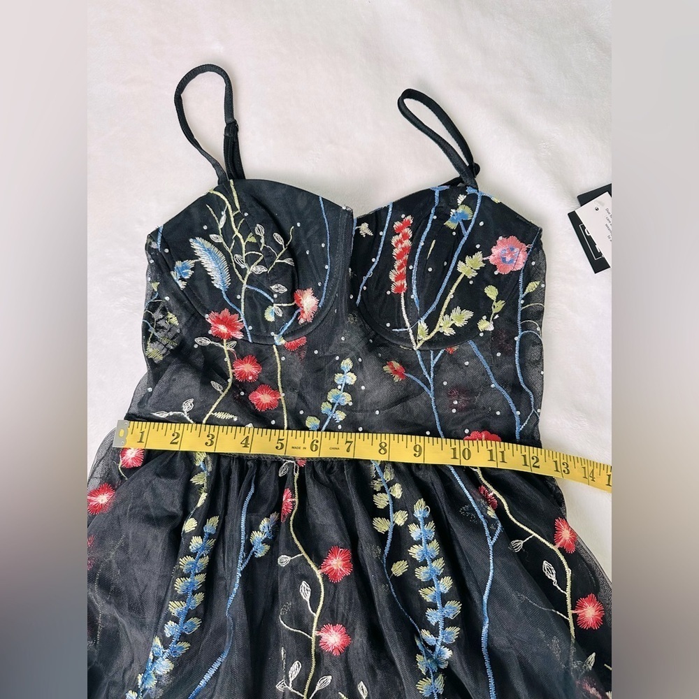 City Studios Juniors Floral-Embroidered Tulle Gown Size 3 - Picture 10 of 16